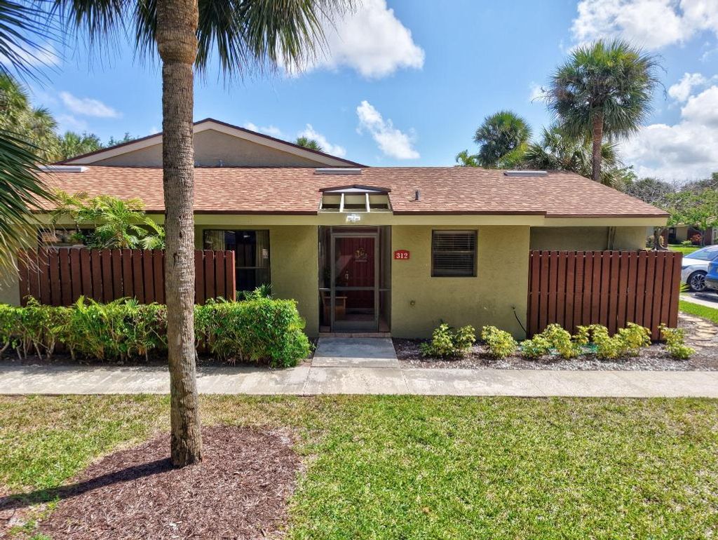 Photo of 312 Meadows Drive, Boynton Beach, FL 33436 (MLS # R11080132)