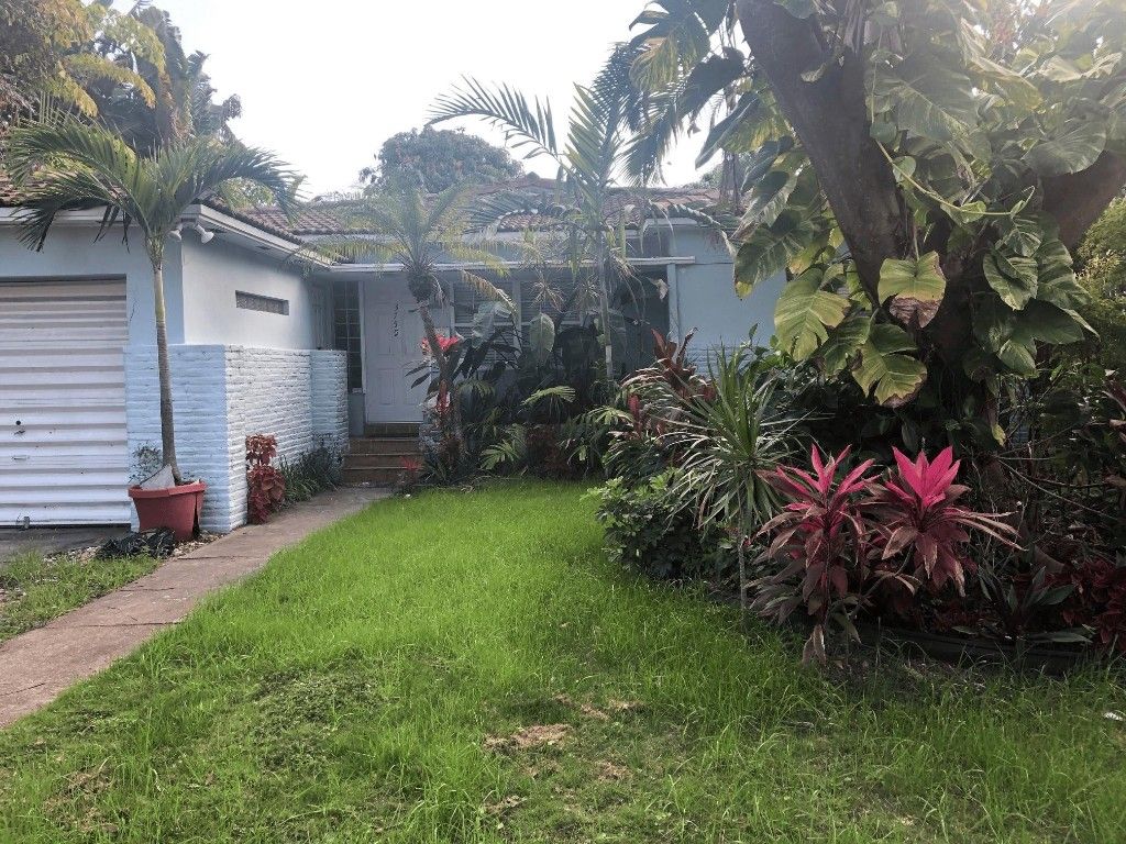 Photo of 3755 Royal Palm Avenue, Miami Beach, FL 33140 (MLS # F10544420)