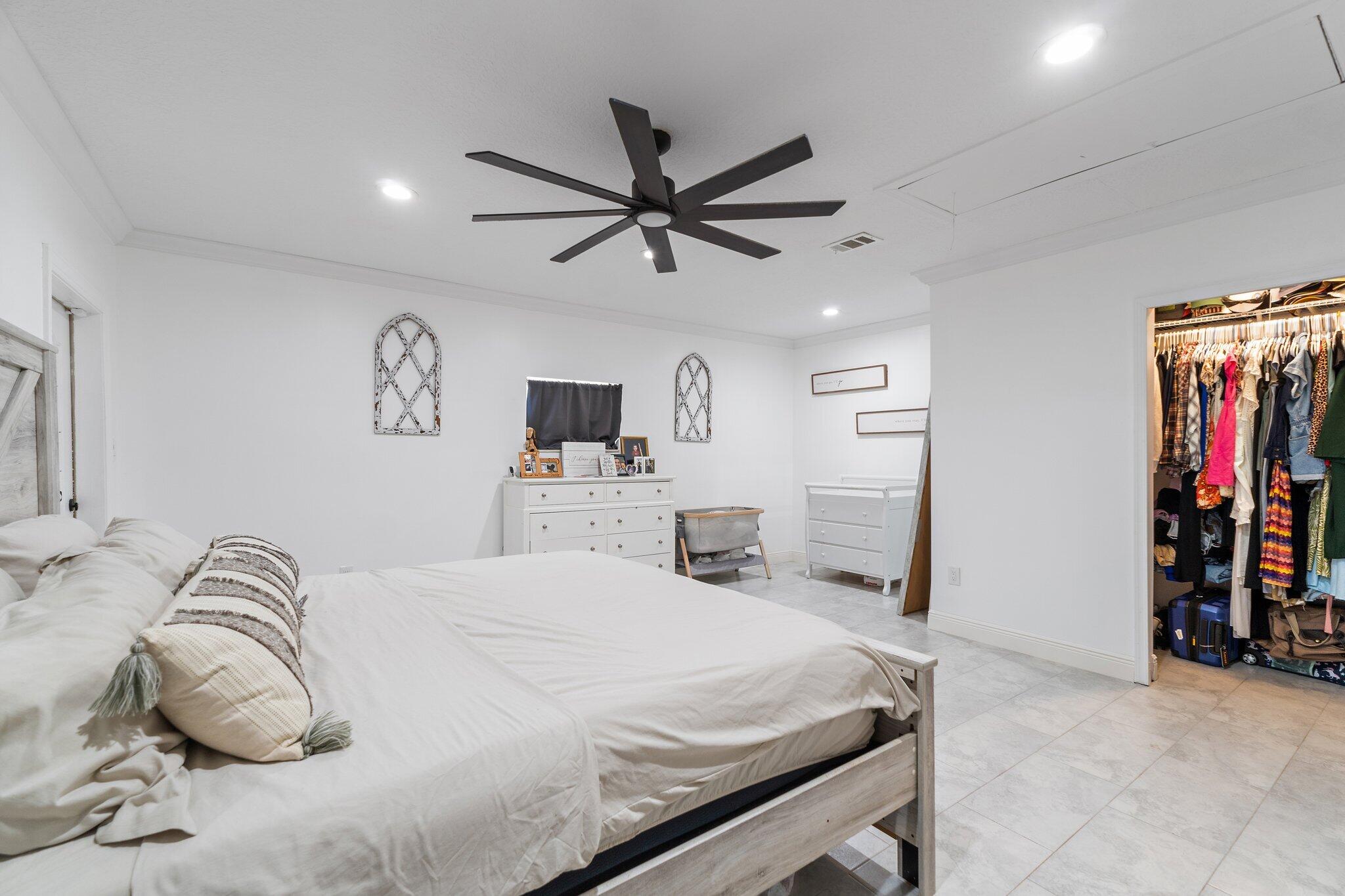 10-43-40~ W 209.7 FT OF E   2182 FT OF N 237.9 FT - Residential