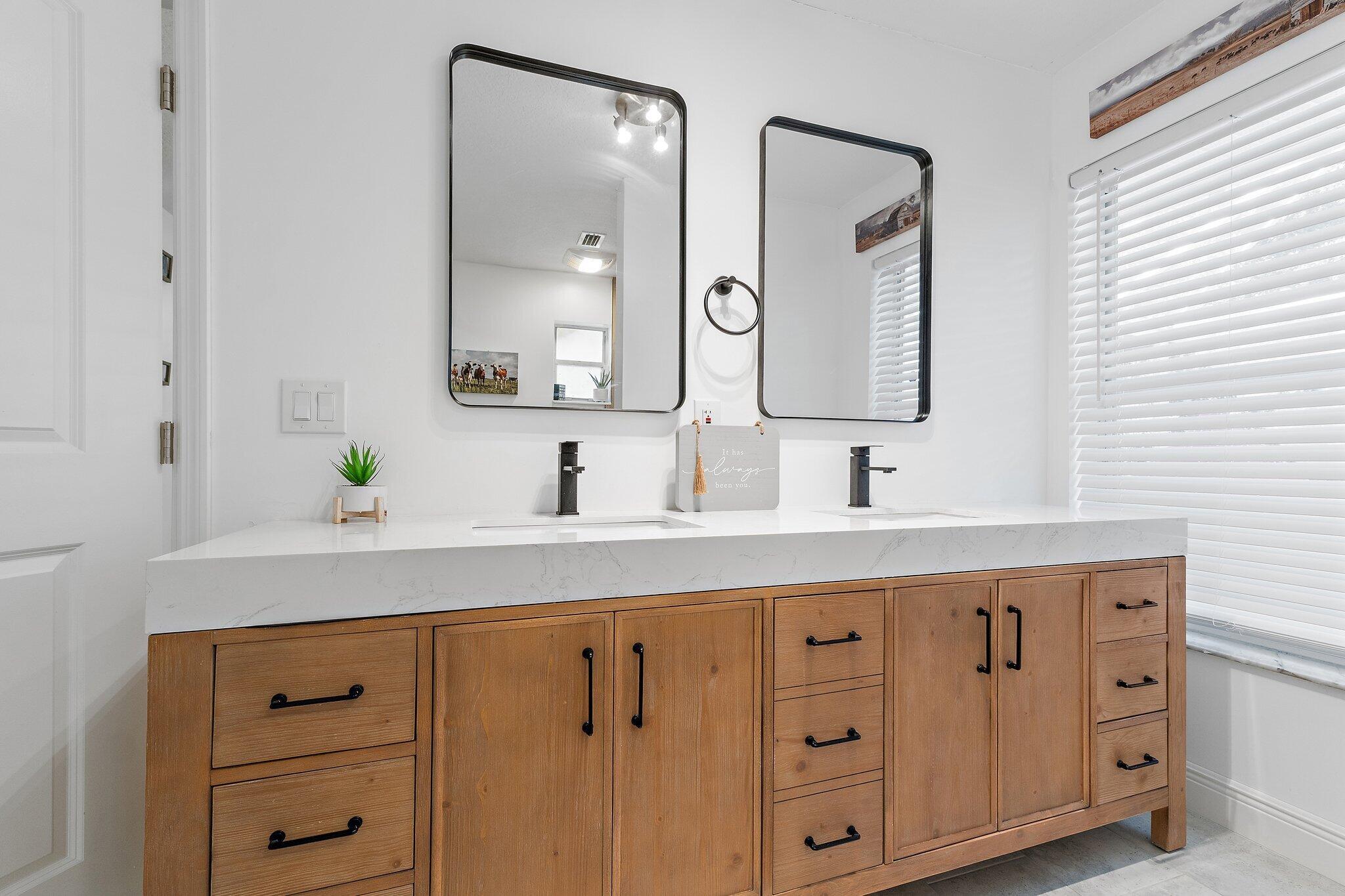 10-43-40~ W 209.7 FT OF E   2182 FT OF N 237.9 FT - Residential