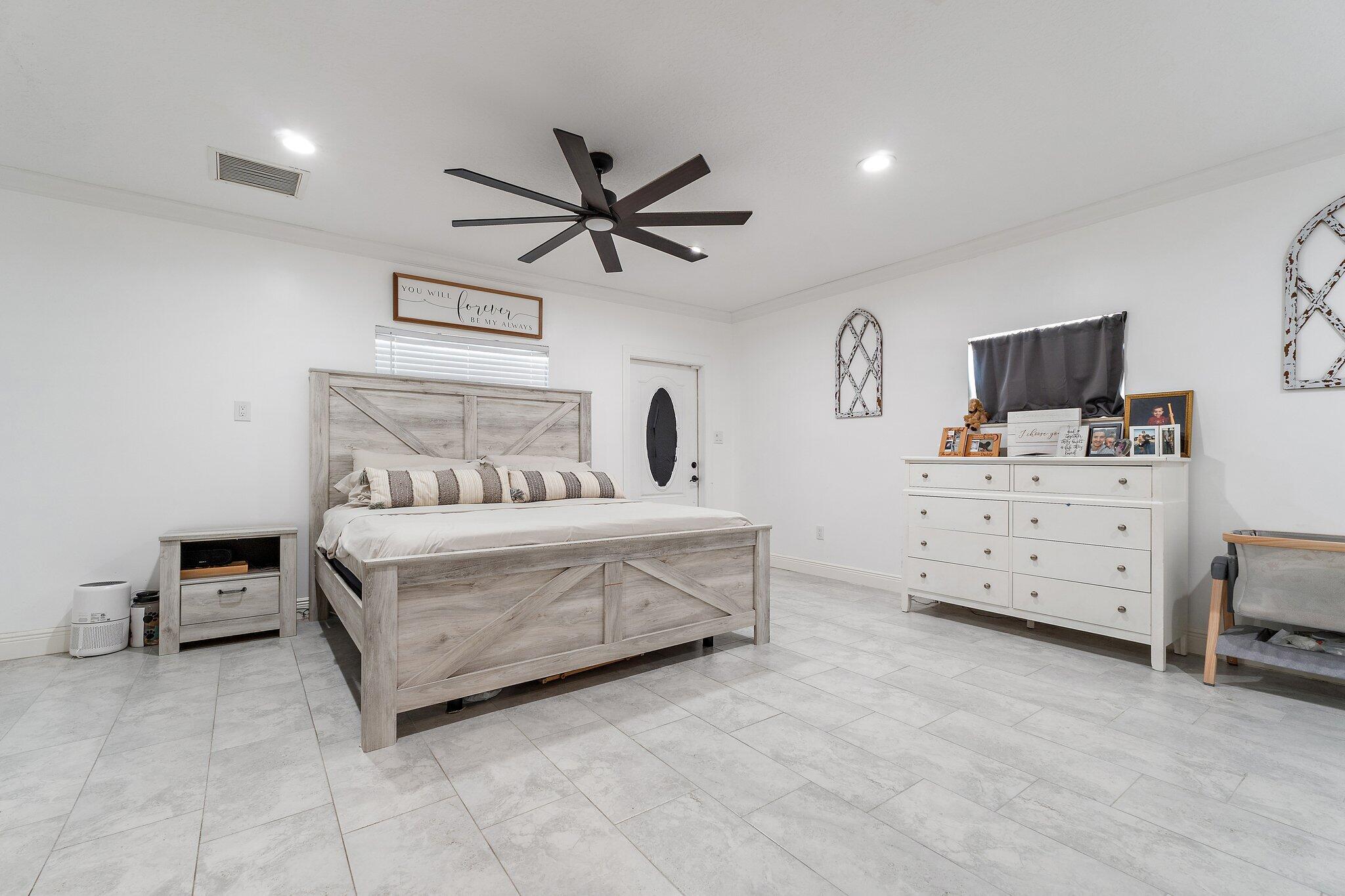 10-43-40~ W 209.7 FT OF E   2182 FT OF N 237.9 FT - Residential