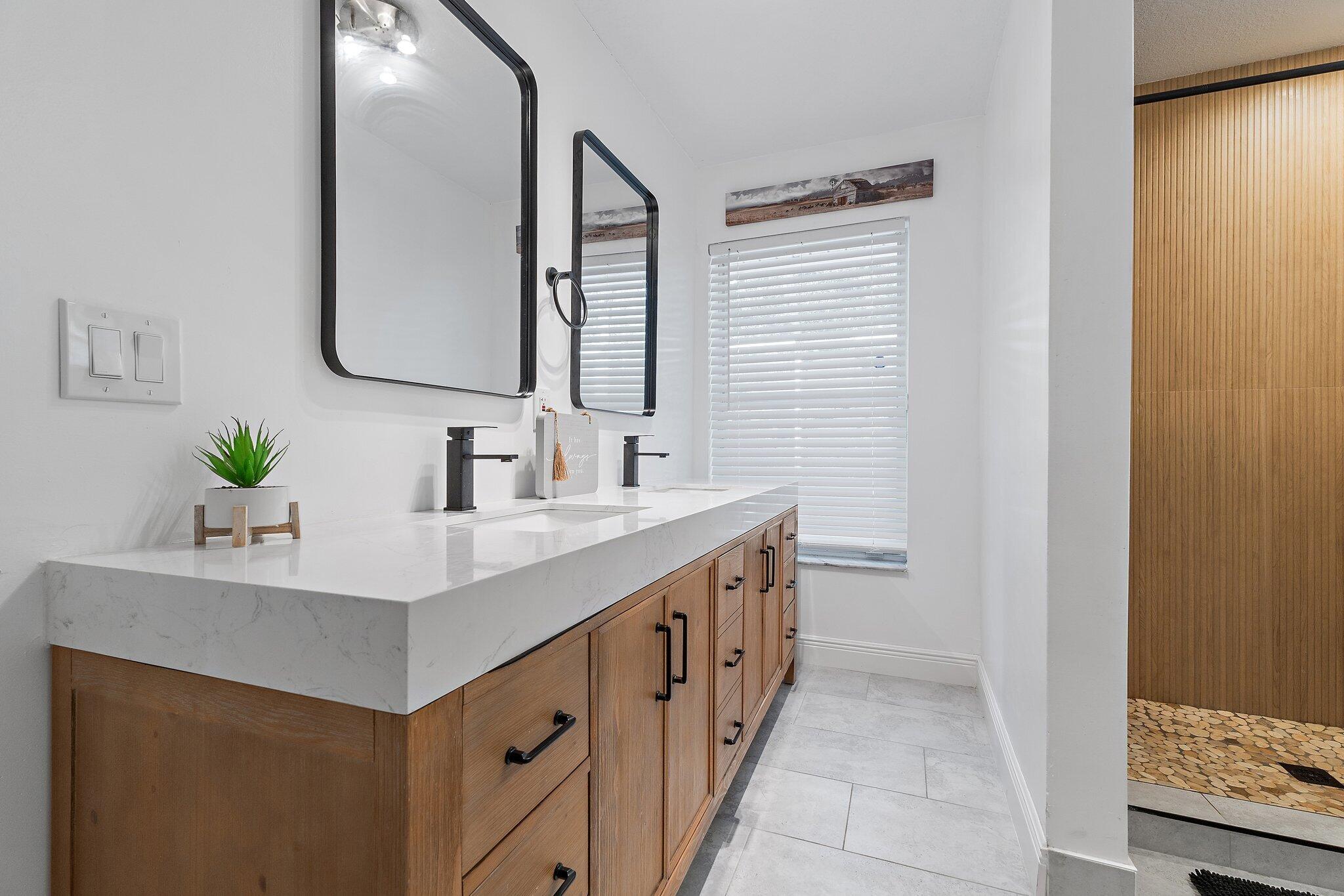 10-43-40~ W 209.7 FT OF E   2182 FT OF N 237.9 FT - Residential