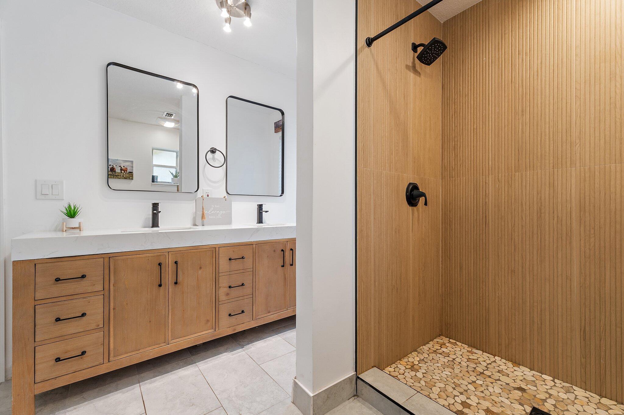 10-43-40~ W 209.7 FT OF E   2182 FT OF N 237.9 FT - Residential