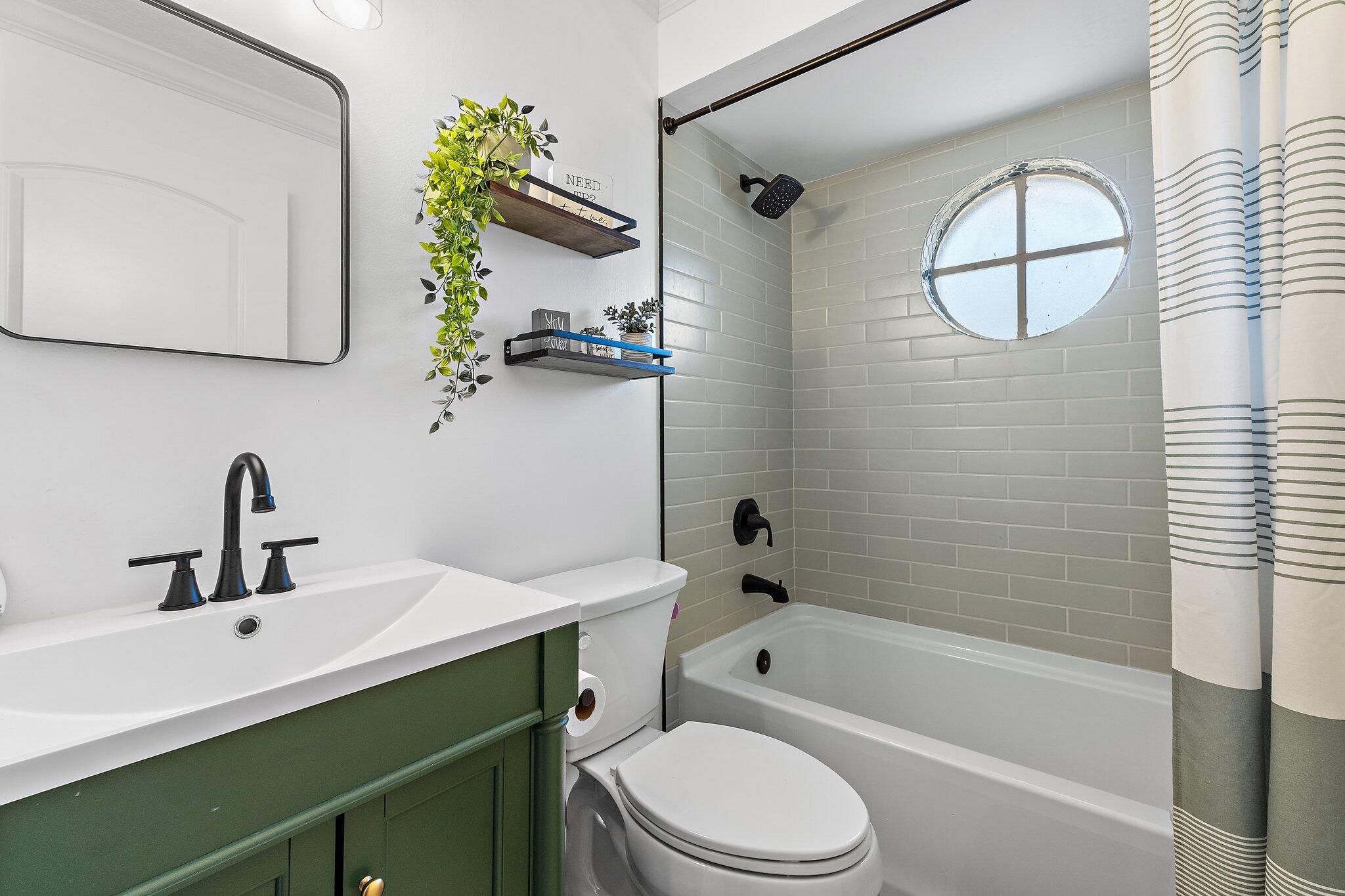 10-43-40~ W 209.7 FT OF E   2182 FT OF N 237.9 FT - Residential