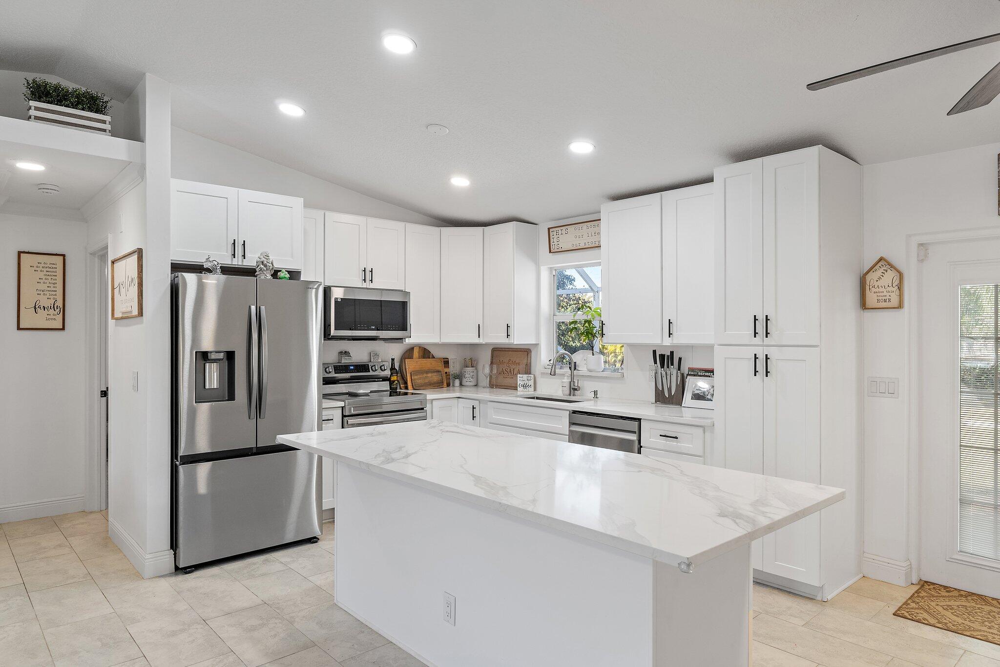 10-43-40~ W 209.7 FT OF E   2182 FT OF N 237.9 FT - Residential