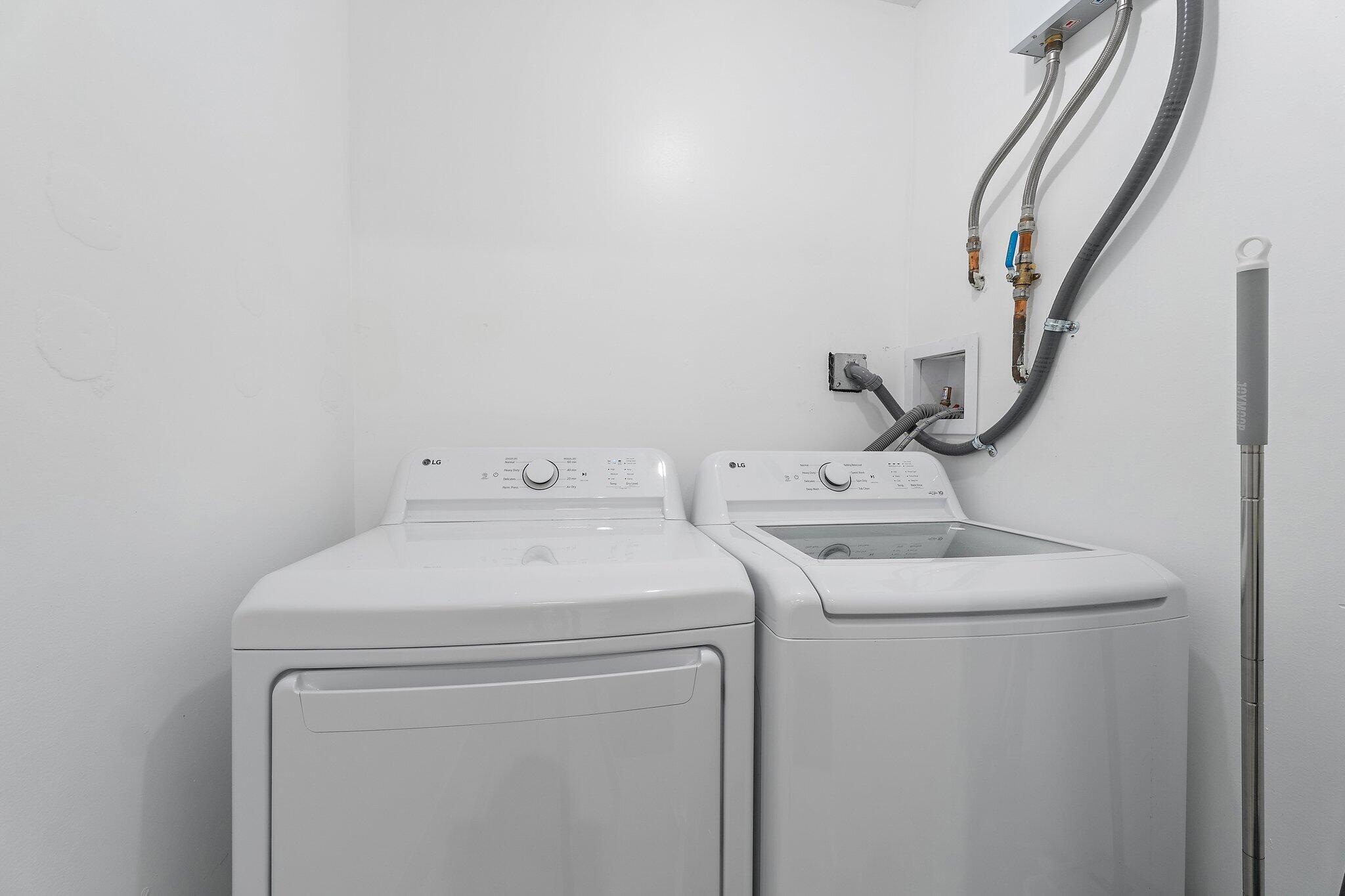 10-43-40~ W 209.7 FT OF E   2182 FT OF N 237.9 FT - Residential