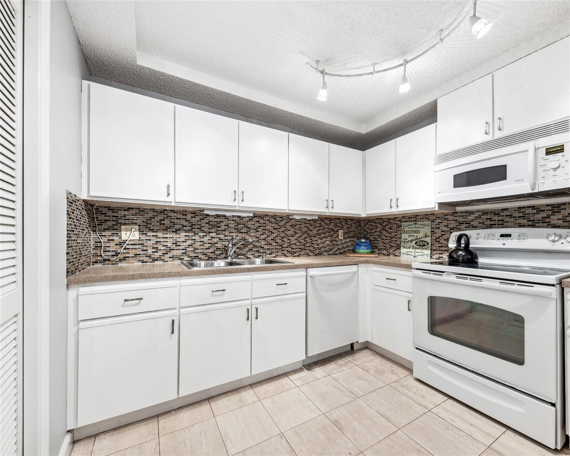 Capistrano Townhoms - Residential