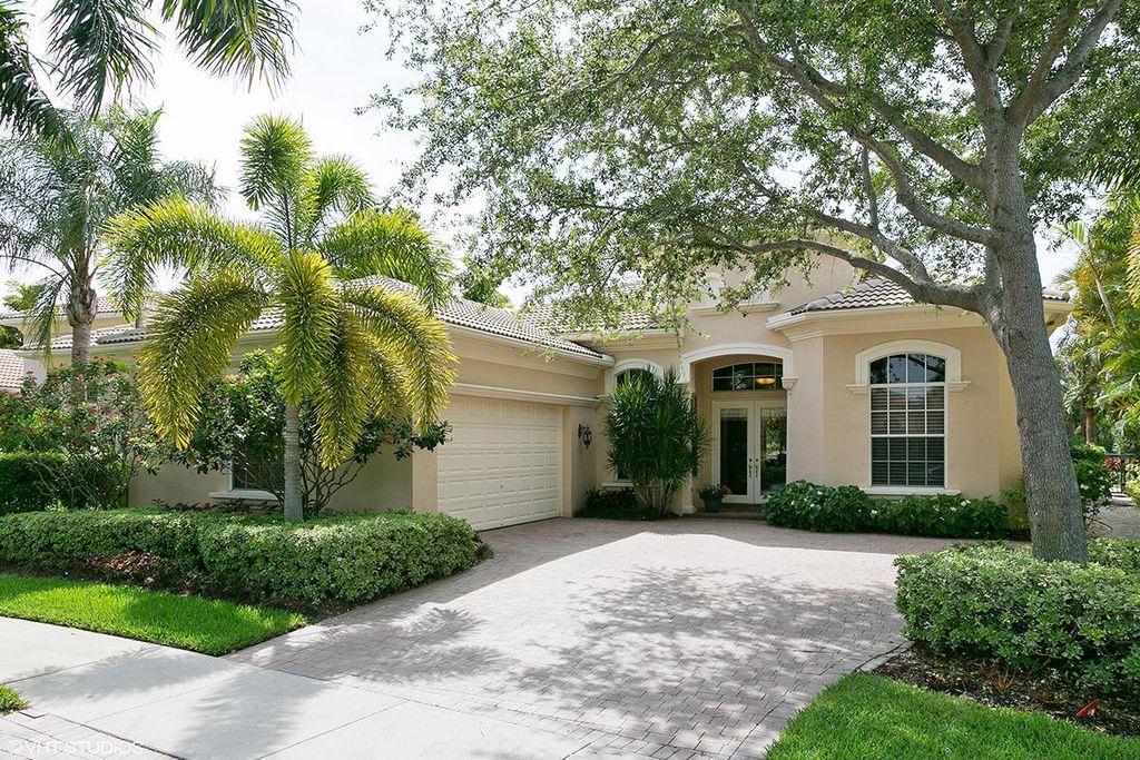 Photo of 340 Vizcaya Drive, Palm Beach Gardens, FL 33418 (MLS # R10940053)