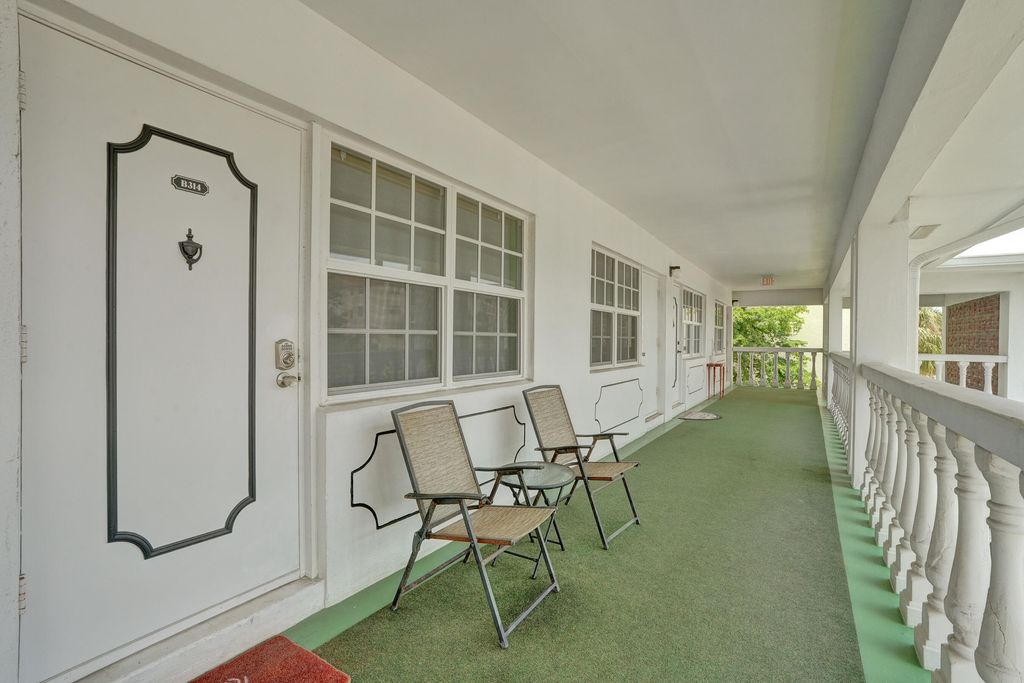 Photo of 5203 NE 24th Terrace #B314, Fort Lauderdale, FL 33308 (MLS # B26040545)