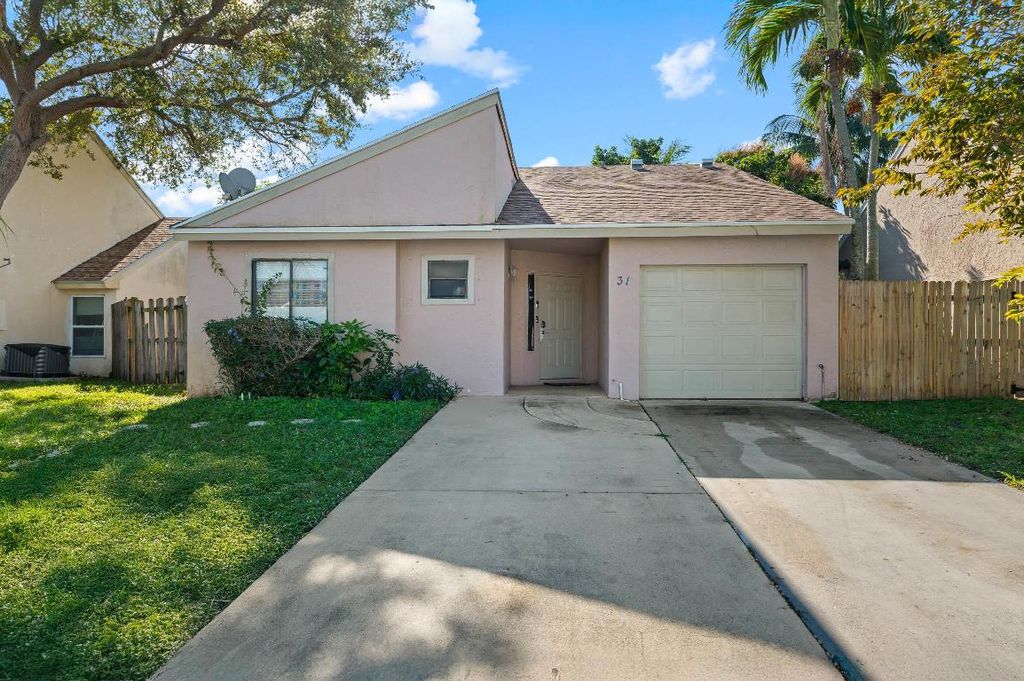 Photo of 31 Peachtree Place, Boynton Beach, FL 33436 (MLS # R11153347)