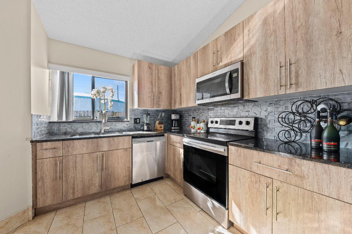 LAKES OF TARA UNIT 1 - Residential