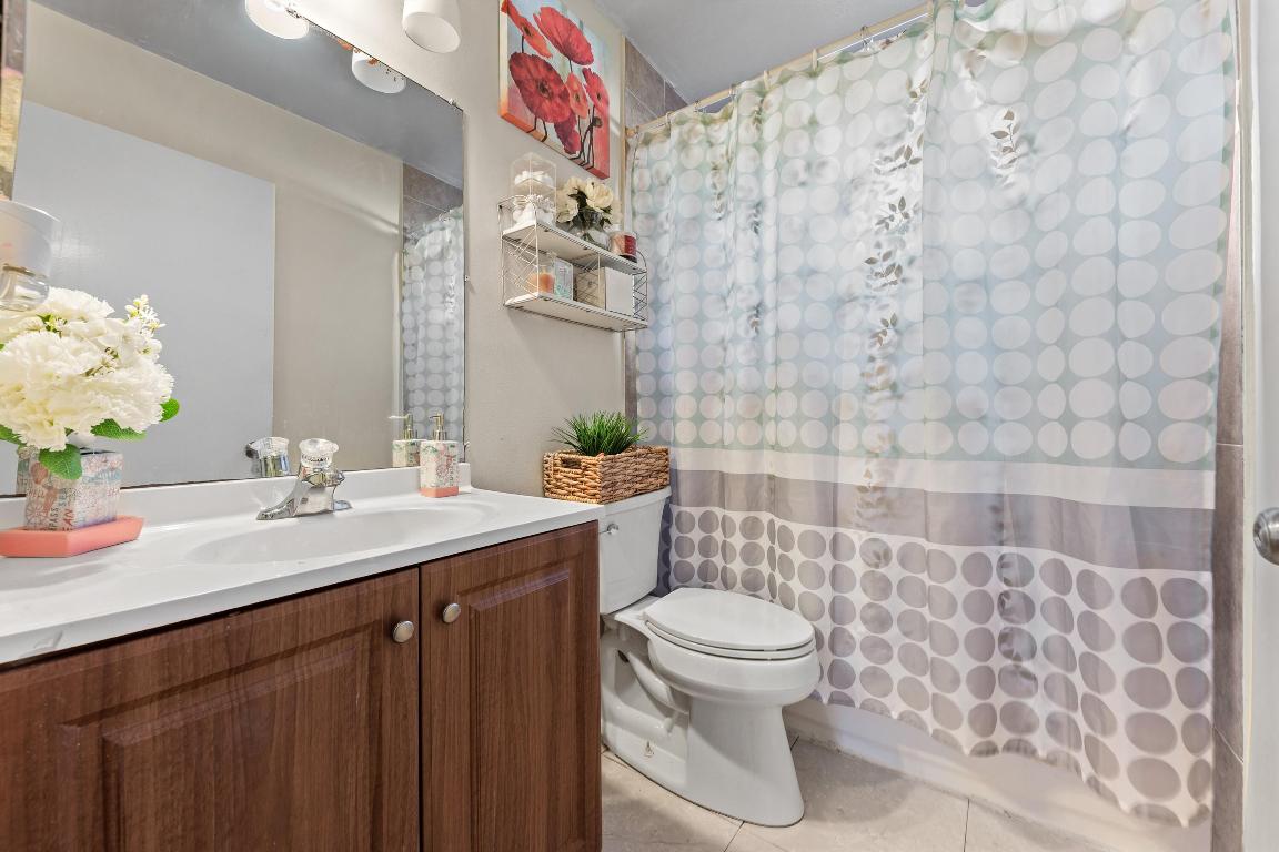 LAKES OF TARA UNIT 1 - Residential