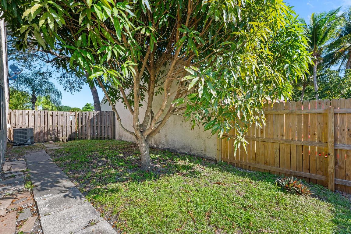 LAKES OF TARA UNIT 1 - Residential