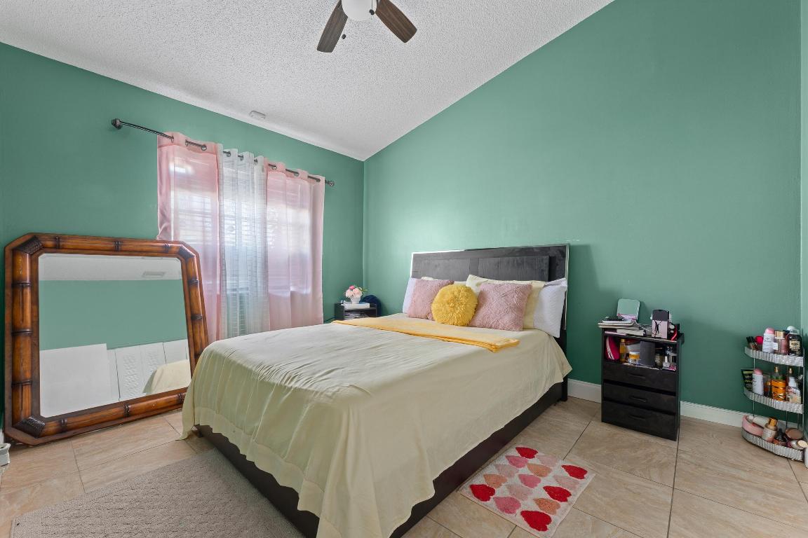 LAKES OF TARA UNIT 1 - Residential