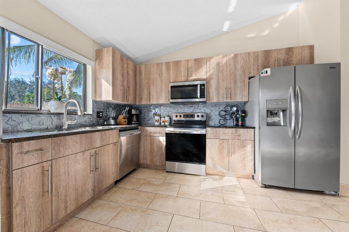 LAKES OF TARA UNIT 1 - Residential