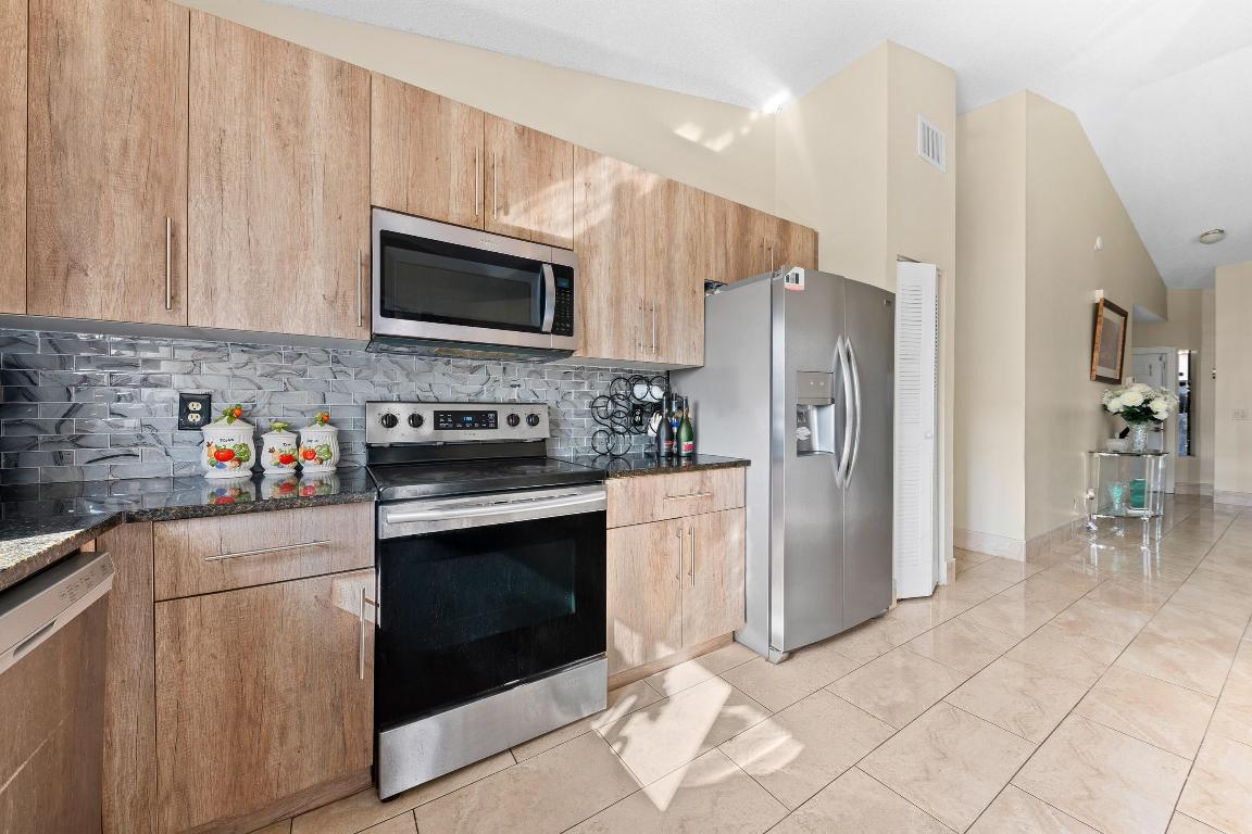 LAKES OF TARA UNIT 1 - Residential