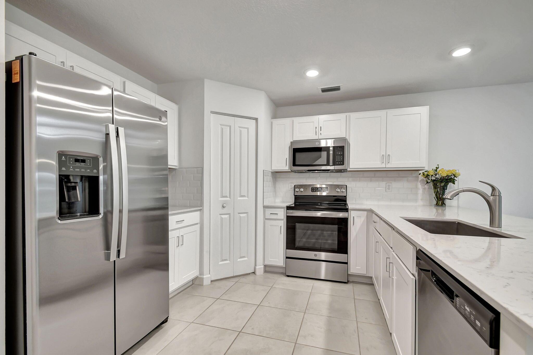 6851 Broadwater Lane