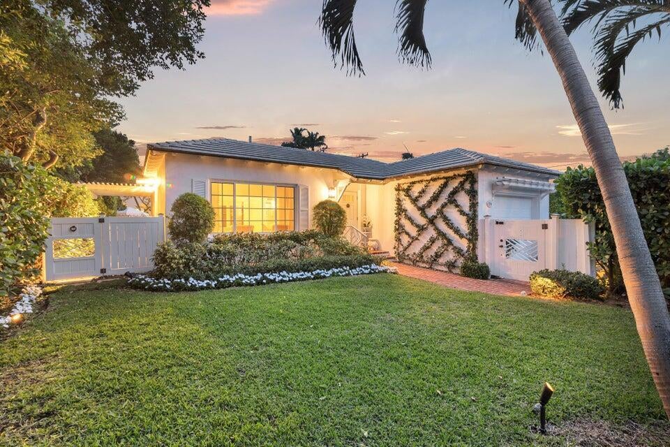 156 PERUVIAN Avenue