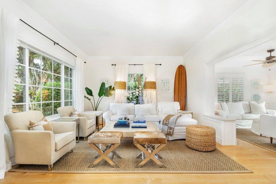 156 PERUVIAN Avenue