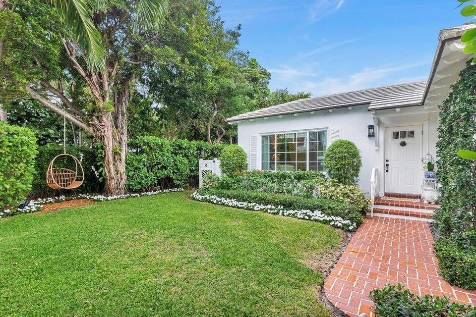 156 PERUVIAN Avenue