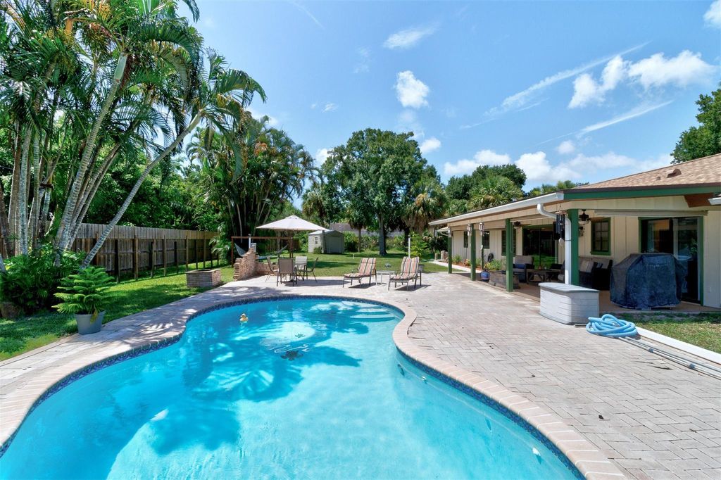 Photo of 840 33rd Avenue, Vero Beach, FL 32960 (MLS # F10451592)