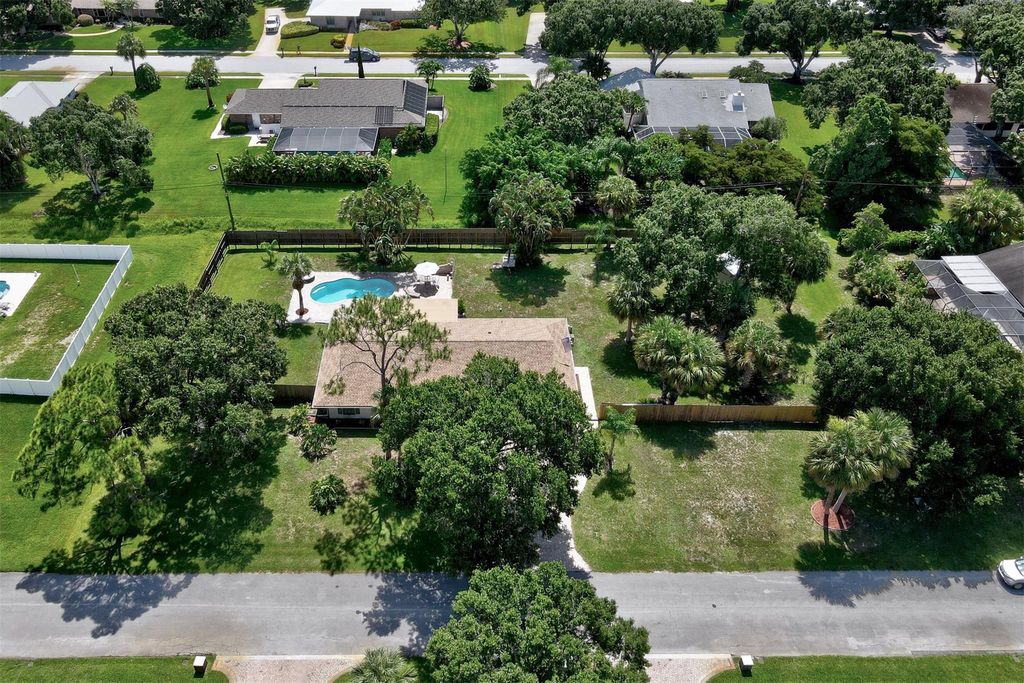 Photo of 840 33rd Avenue, Vero Beach, FL 32960 (MLS # F10451592)