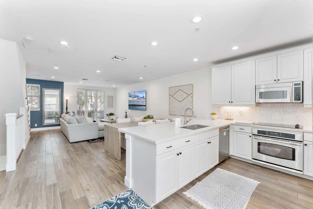 Photo of 1035 W Heritage Club Circle, Delray Beach, FL 33483 (MLS # B26057572)
