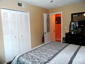 FOREST HILL GARDENS CONDO - Residential