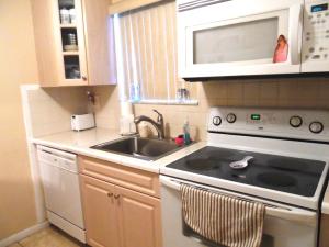 FOREST HILL GARDENS CONDO - Residential