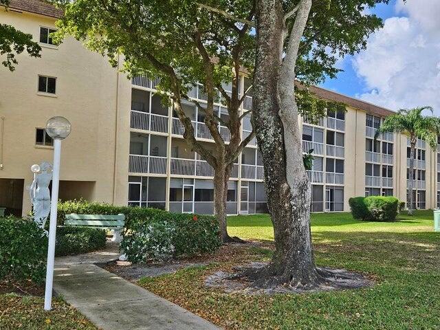 300 Village Green Circle S 209