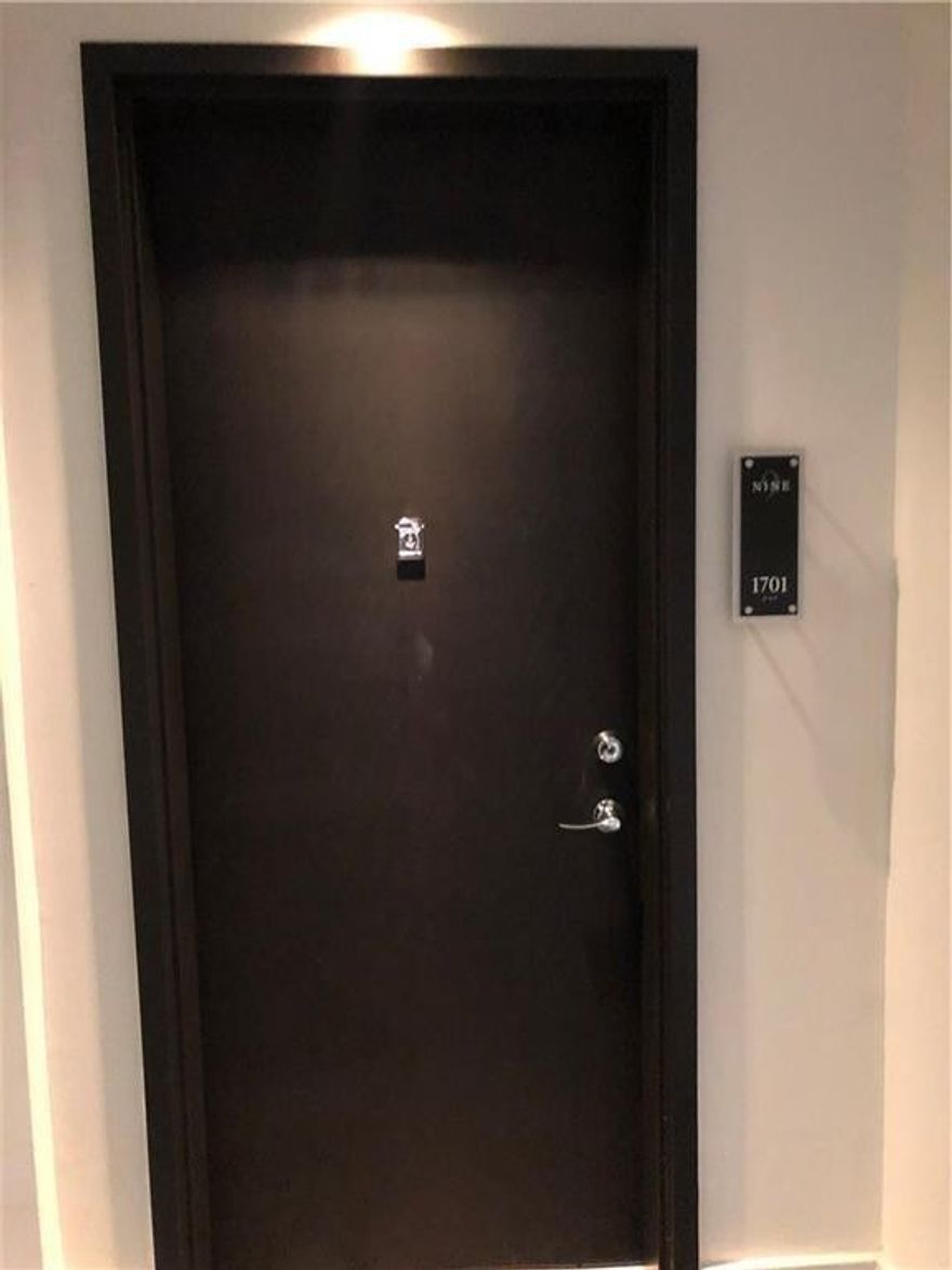 Spacious 1 Bed / 1 Bath unit in the heart of Brickell, featuring an unbeatable location and outstanding building amenities designed for modern city living. Showing start January 14, 2026 Spacious 1 Bed / 1 Bath unit in the heart of Brickell, featuring an unbeatable location and outstanding building amenities designed for modern city living.