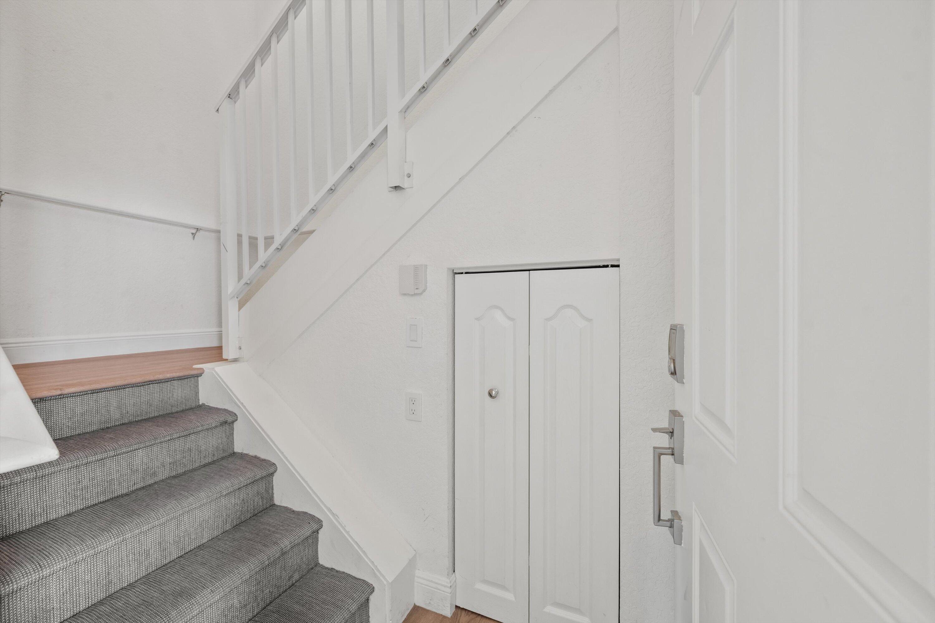 RESIDENCES AT LEGACY PLACE CONDO - Residential Lease
