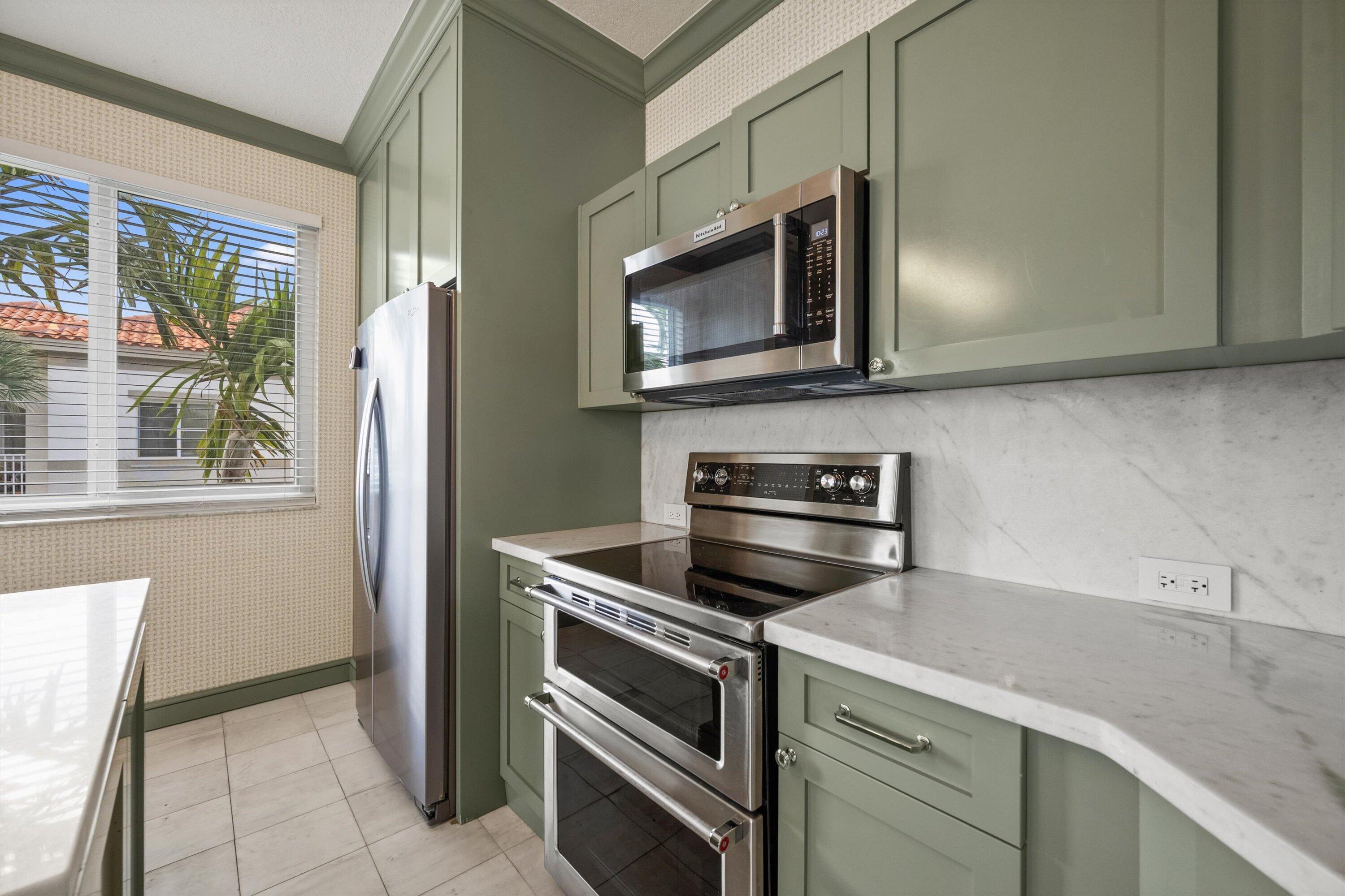 RESIDENCES AT LEGACY PLACE CONDO - Residential Lease