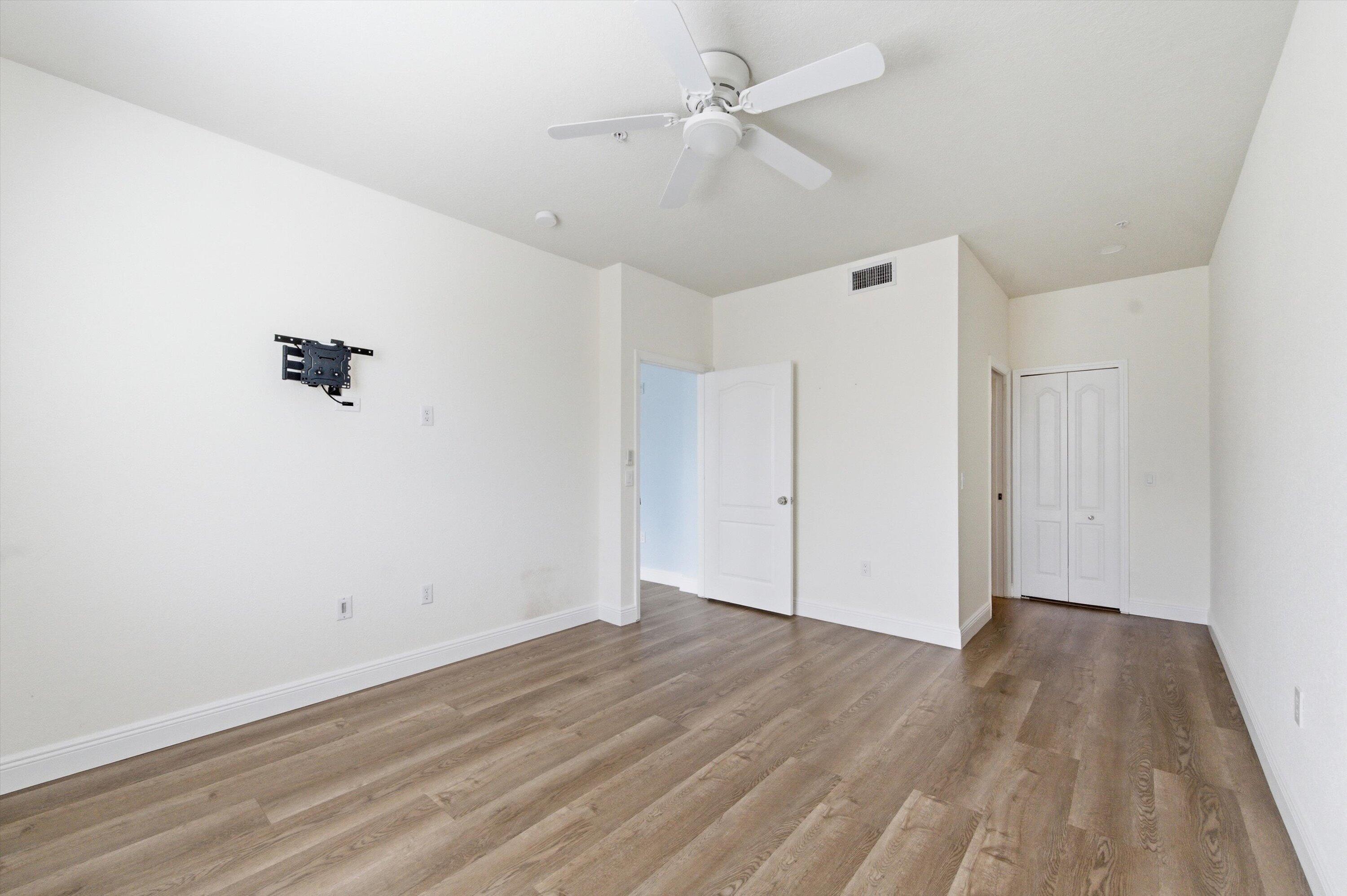 RESIDENCES AT LEGACY PLACE CONDO - Residential Lease