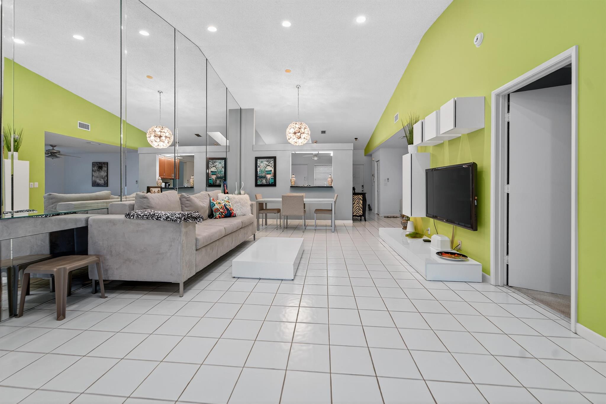 HUNTINGTON POINTE - Residential