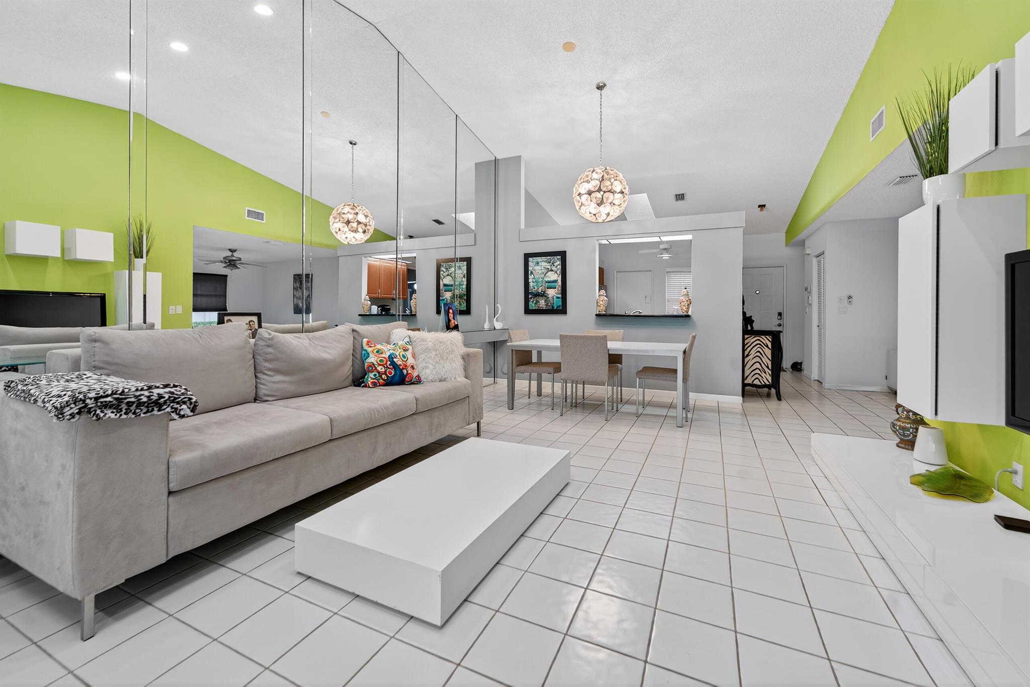 HUNTINGTON POINTE - Residential