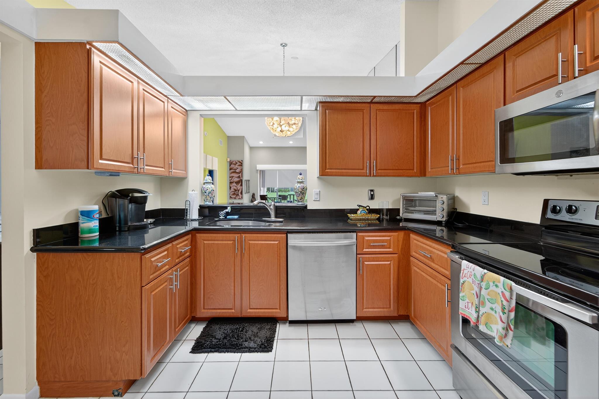 HUNTINGTON POINTE - Residential