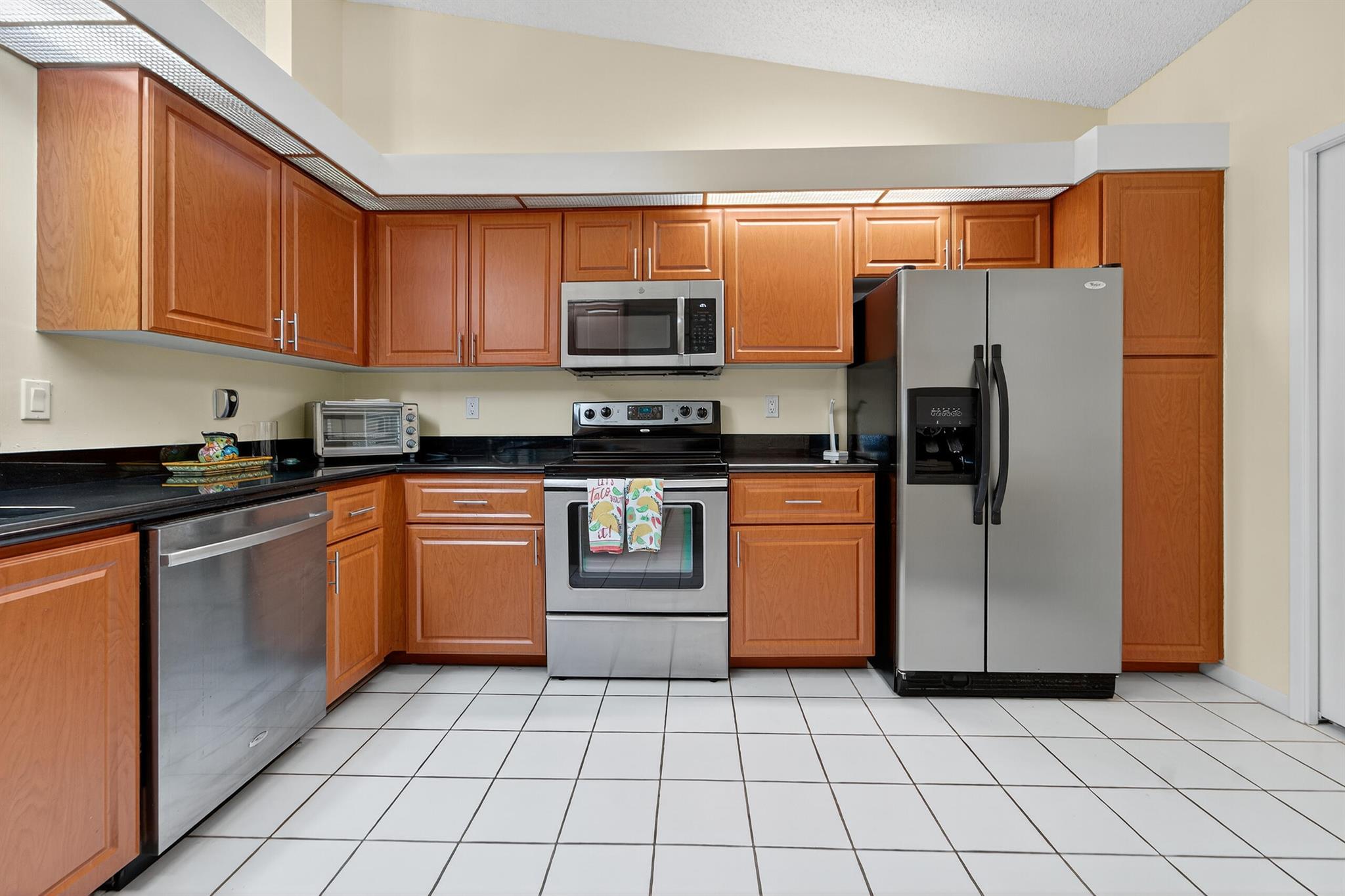 HUNTINGTON POINTE - Residential