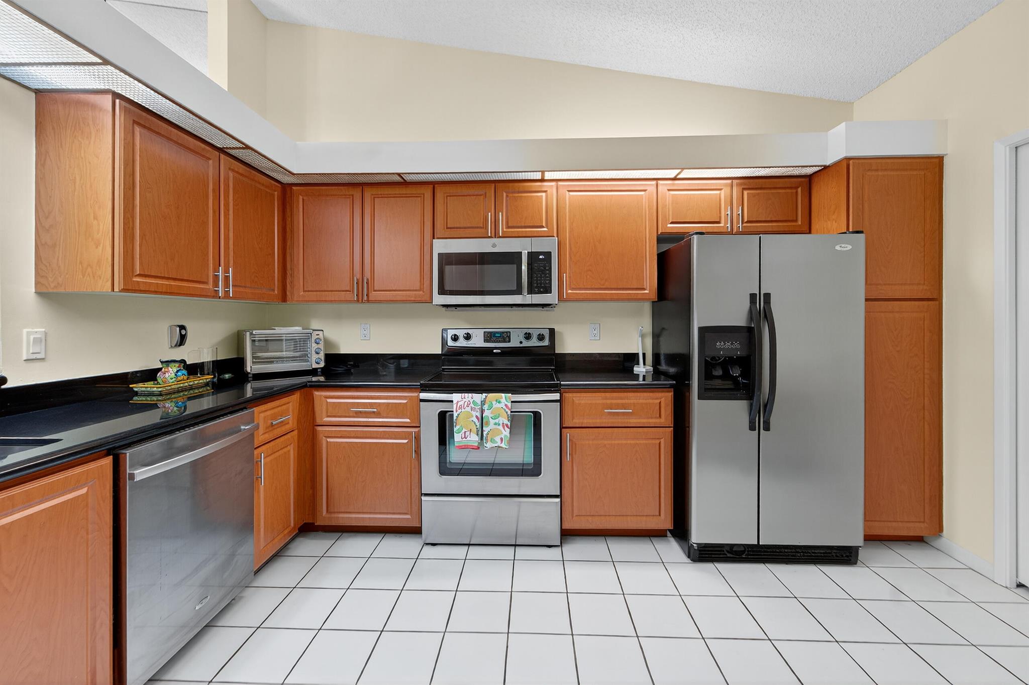 HUNTINGTON POINTE - Residential