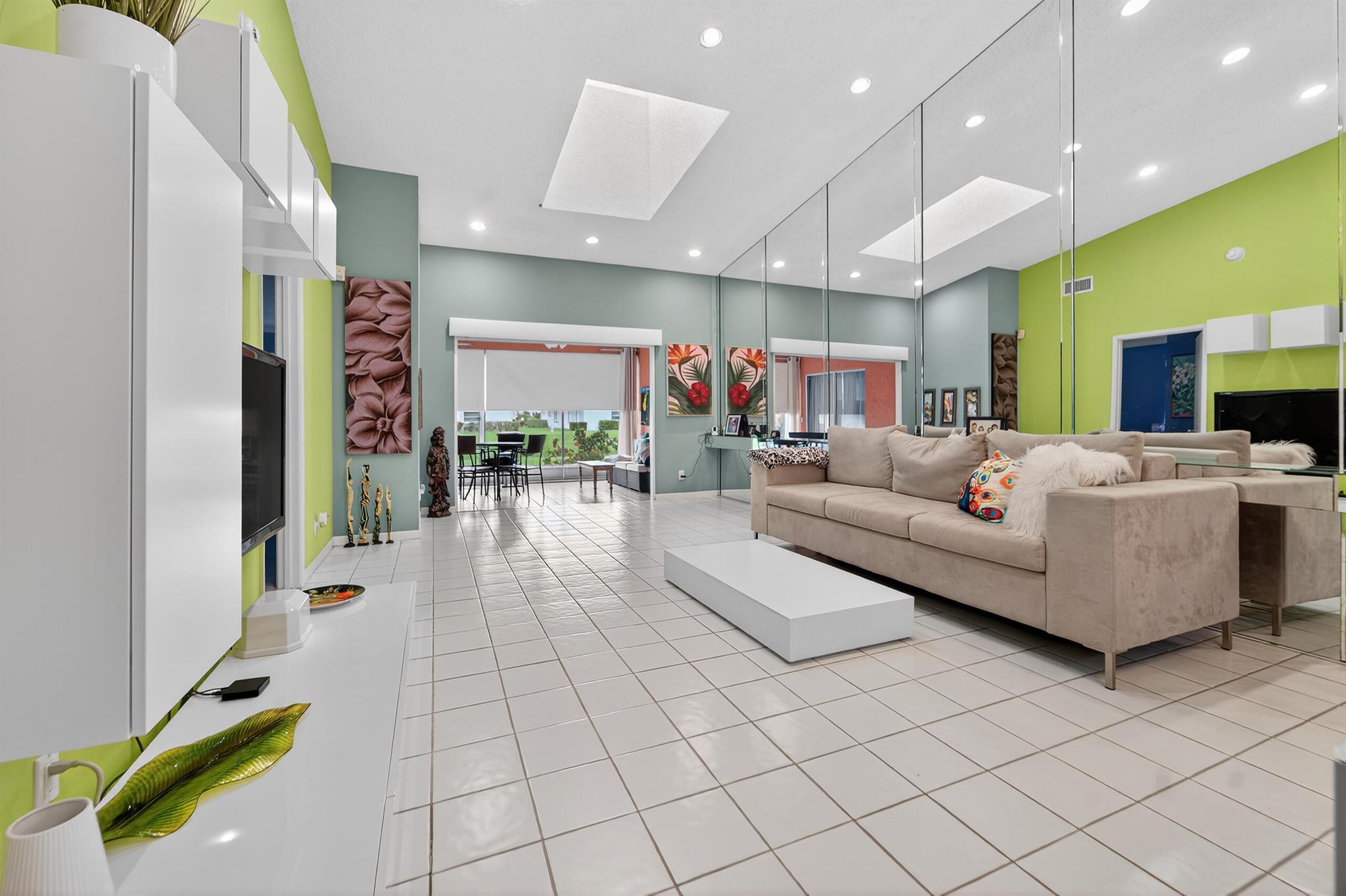 HUNTINGTON POINTE - Residential