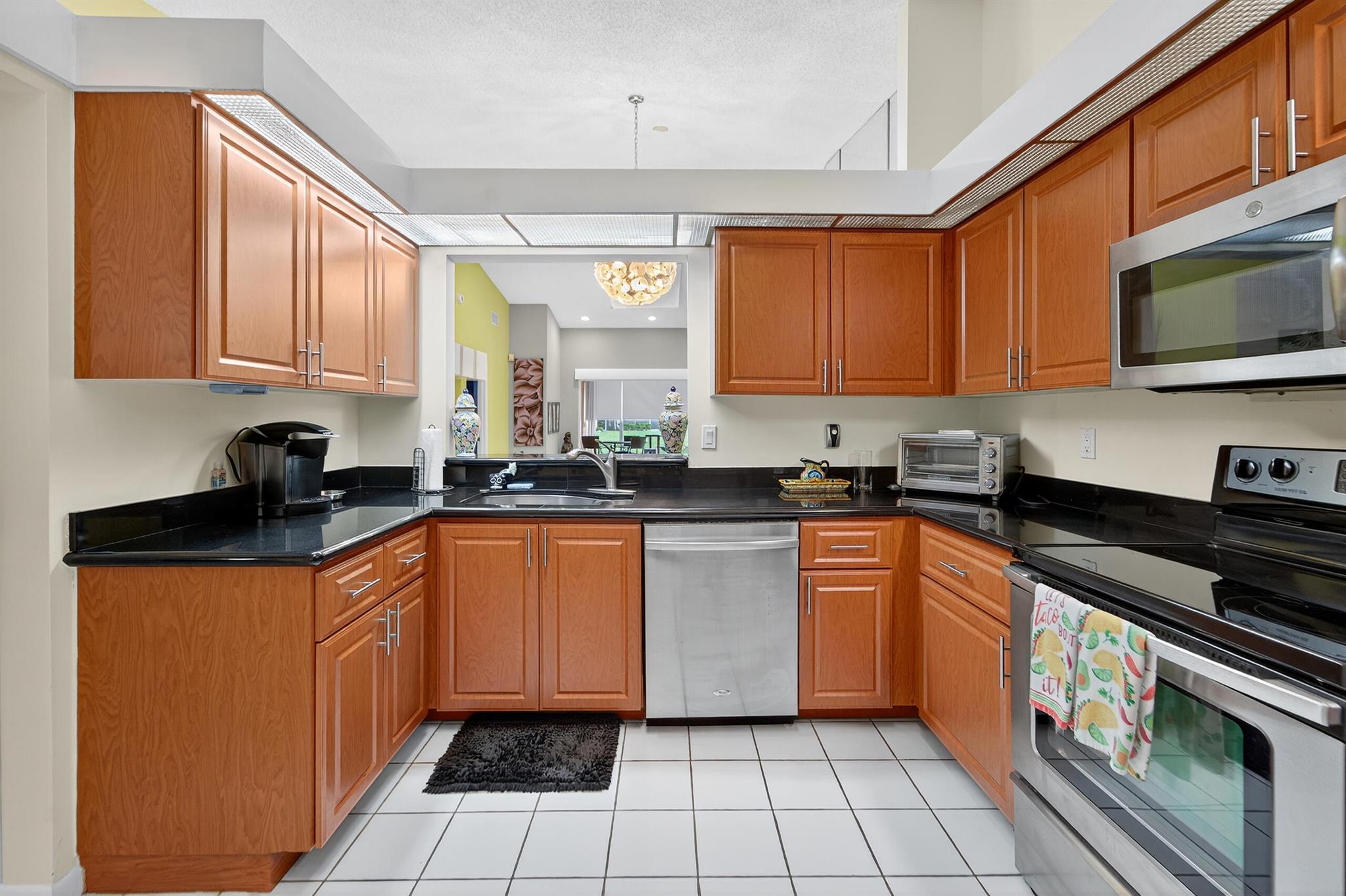 HUNTINGTON POINTE - Residential