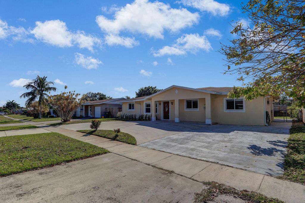 Photo of 3316 Bermuda Road, Palm Beach Gardens, FL 33410 (MLS # R11058230)