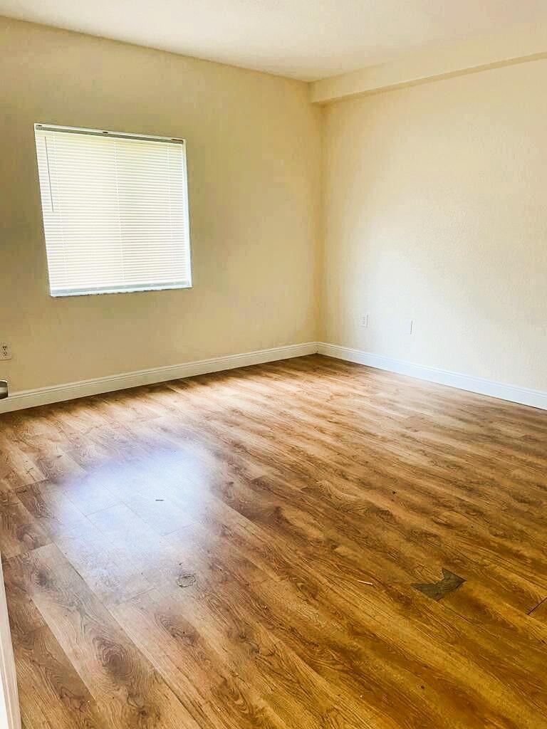 1055 Golden Lakes Boulevard 213