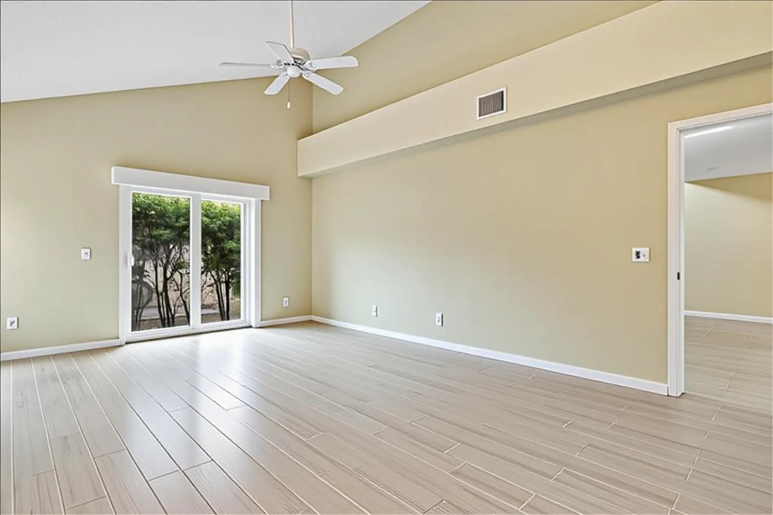 ISLAND OF RIVER BRIDGE - Residential