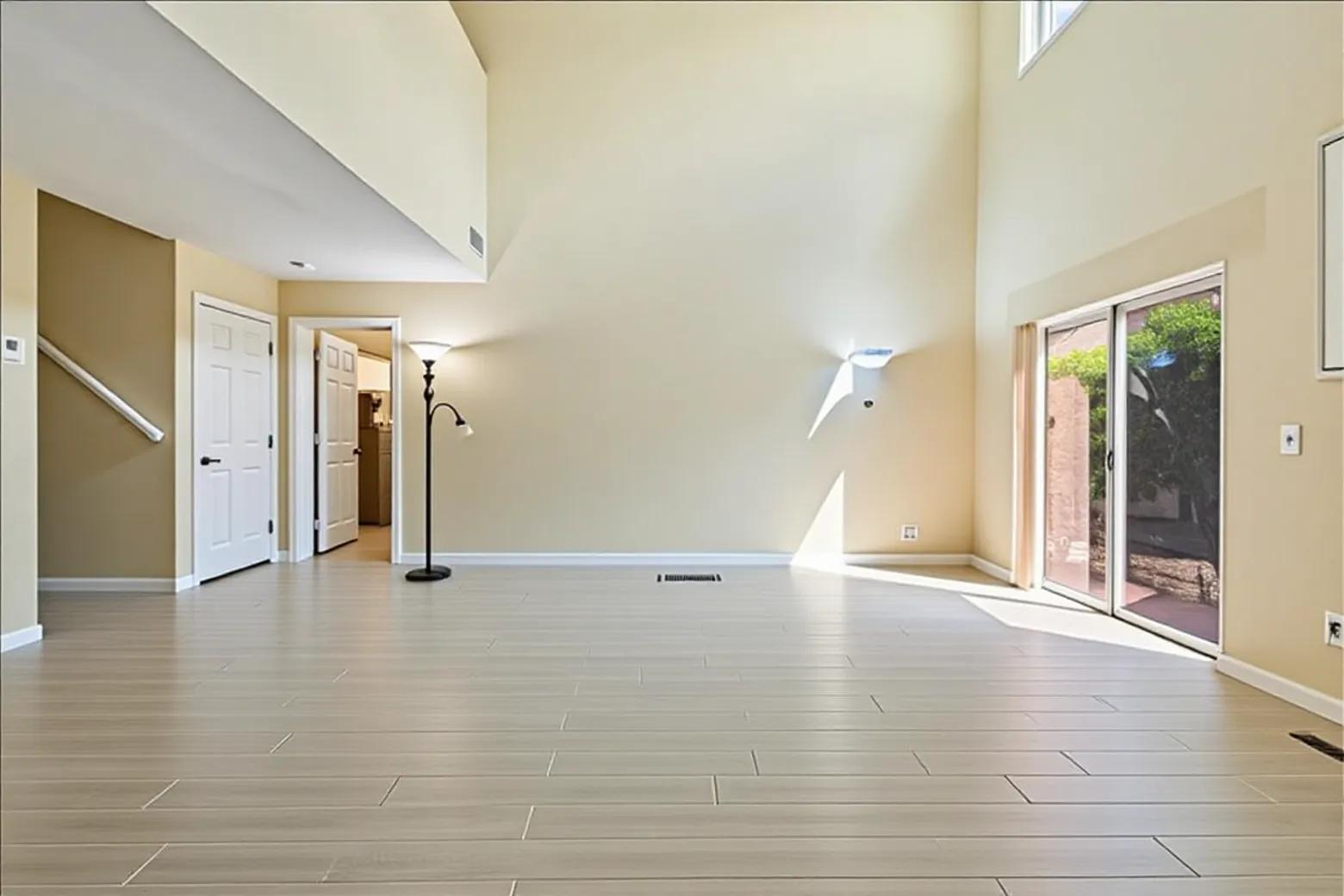 ISLAND OF RIVER BRIDGE - Residential