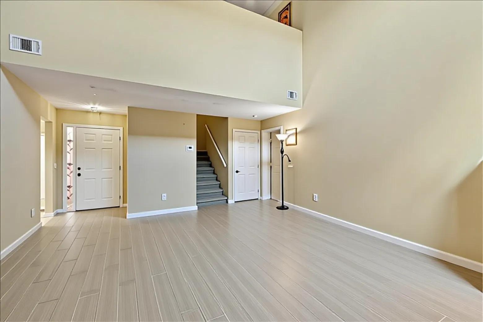 ISLAND OF RIVER BRIDGE - Residential