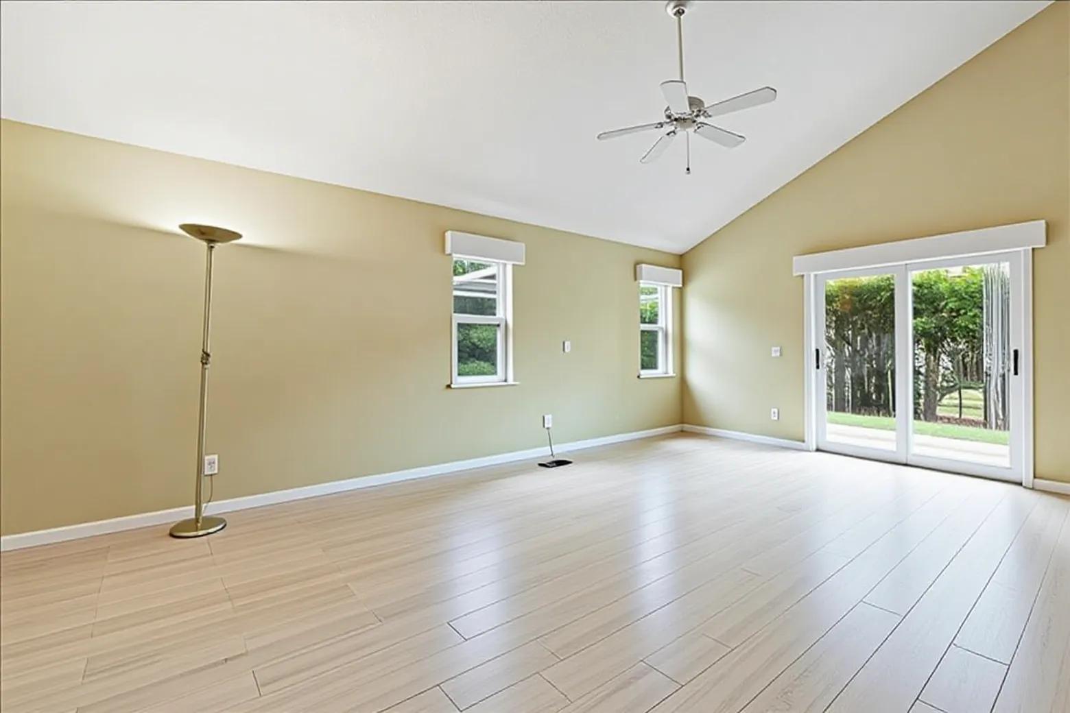 ISLAND OF RIVER BRIDGE - Residential