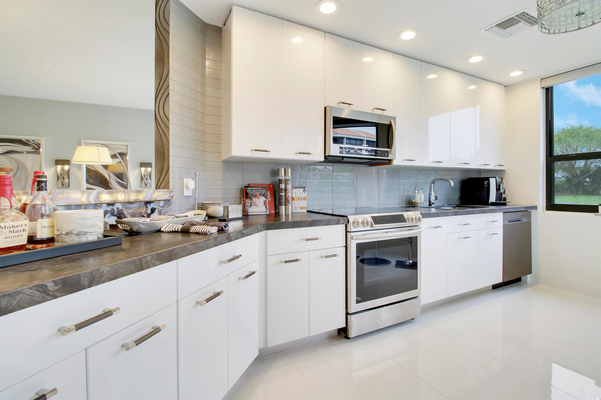 LA PAZ AT BOCA POINTE - Residential