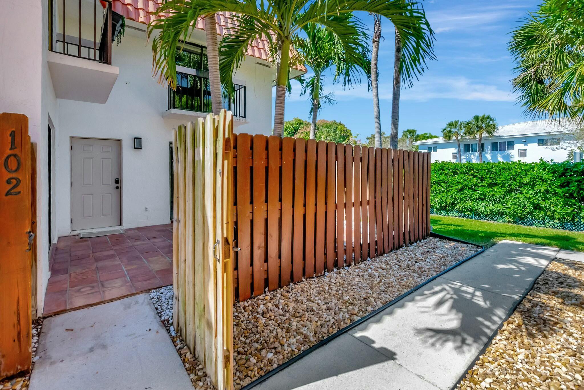 1251 S Federal Highway 1020