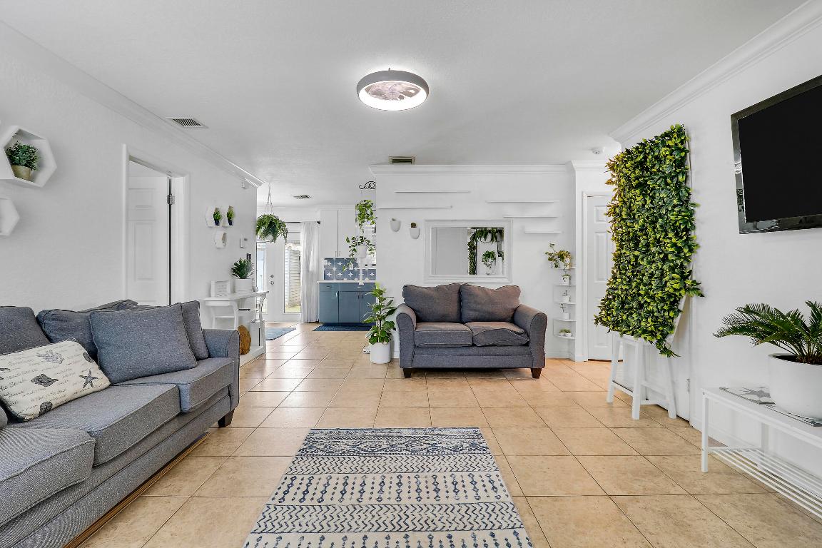 9277 Bloomfield Drive